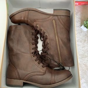 BNWT Mosimo Boots